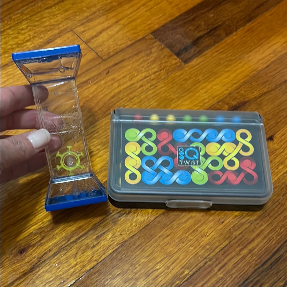 Bundle of portable games: IQ Twist Puzzle Game and Bubble Wonder Wheel Hourglass